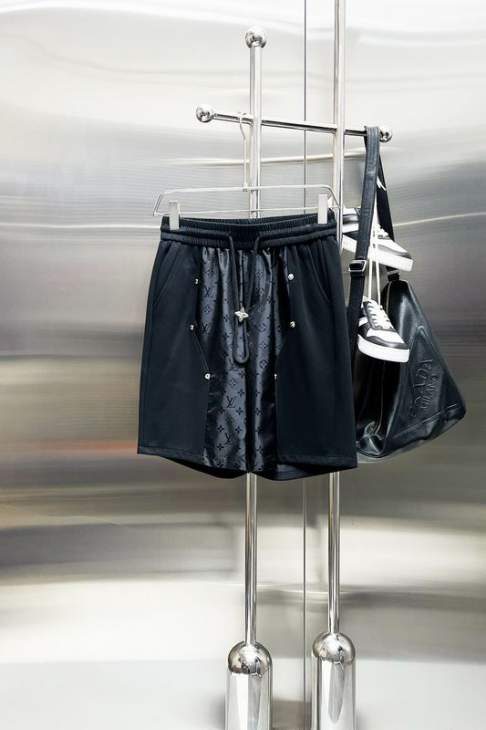 Picture of LV Short Pants _SKULVM-3XLxetr0218276